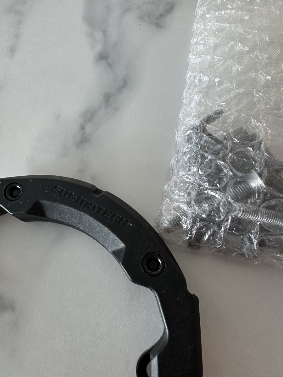 SW-Motech Tutti i ricambio per moto: SW-Motech PRO tank ring for Yamaha MT-09 – Usato da Cimo venduto da speedball93 1