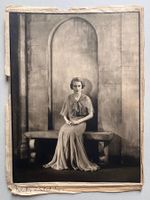 DOROTHY WILDING, Sitzende in Abendkleid, VINTAGE, ca. 1935