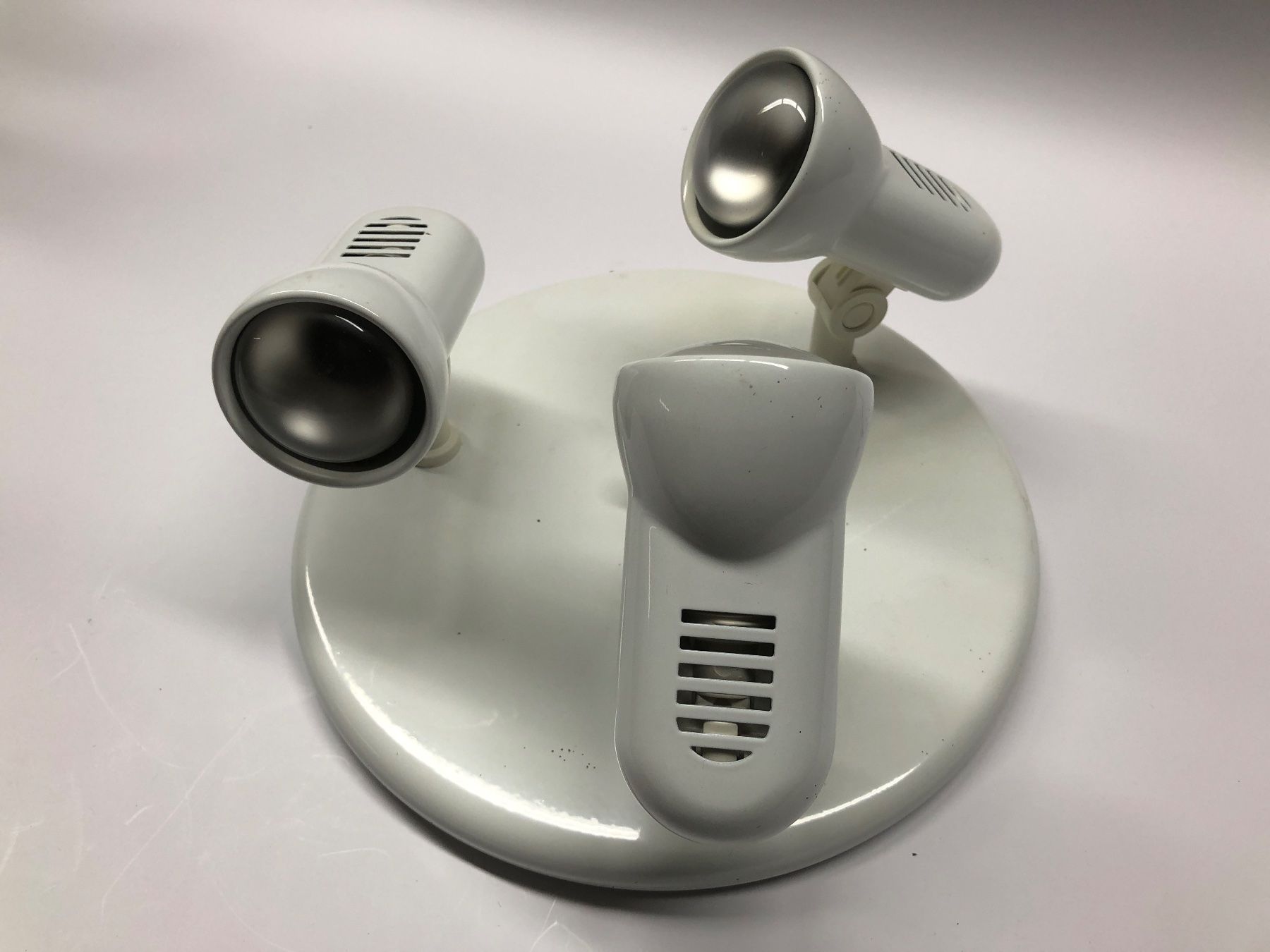 Kronleuchter & Deckenlampen: Weisse Lampe, Deckenlampe mit 3-flammig, gebraucht – Gebraucht aus Bergdietikon von Garak 2