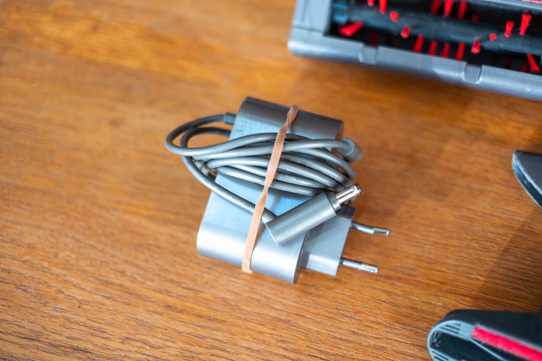 Dyson Aspirapolveri & Accessori: Dyson V6 Trigger Plus Handstaubsauger mit Zubehör – Usato da Basel venduto da Richardo_Basler 3