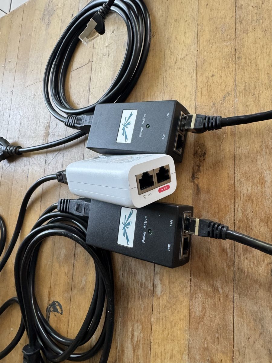 Laufwerke & Adapter: POE‘s WLAN/LAN – Gebraucht aus Bäretswil von Matrix16 3