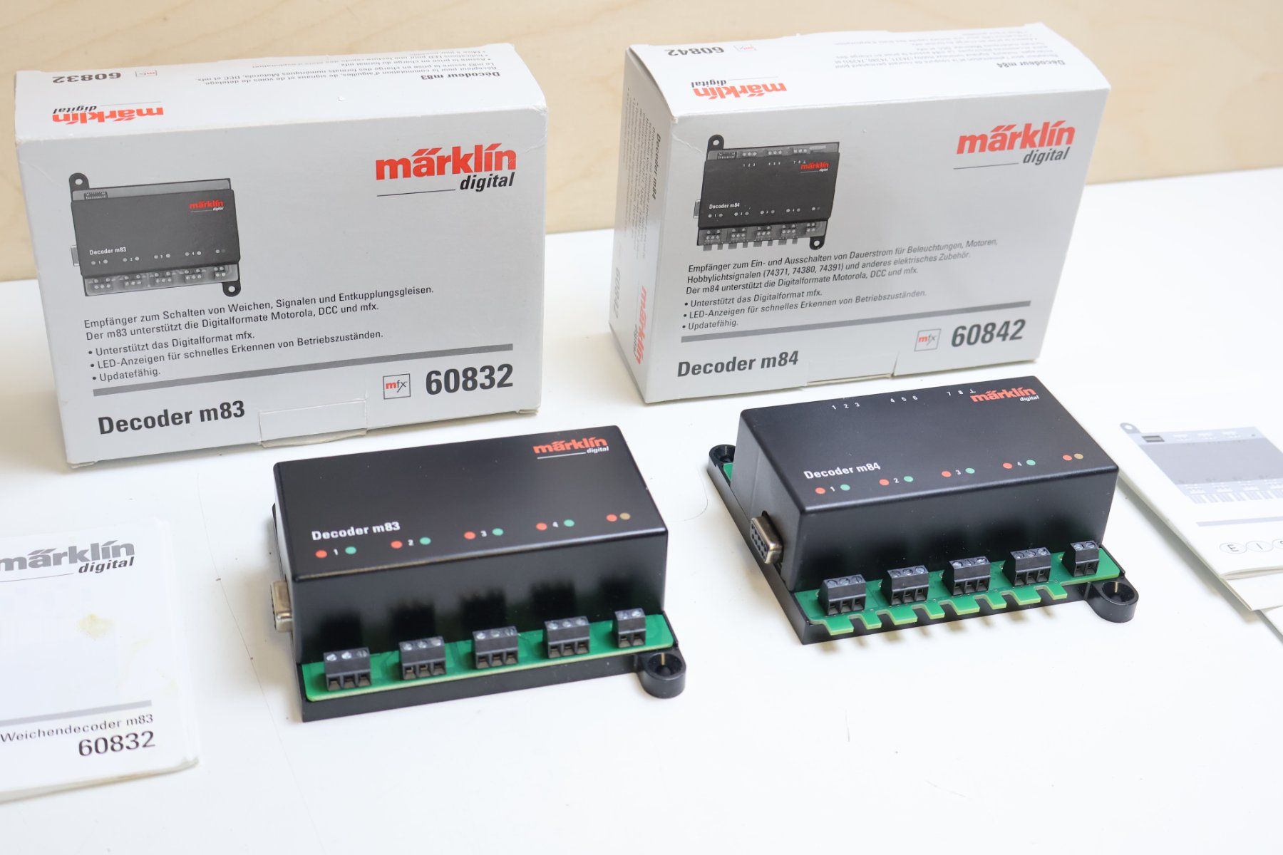 Märklin Modelleisenbahnen: Märklin Weichendecoder m84 + Decoder m83 - 60842 / 60832 – Gebraucht aus Winterthur von  2