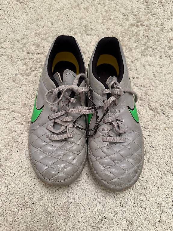 Schuhe für Jungen: Fussballschuhe Nike Tiempo 34 – Gebraucht aus Küsnacht ZH von nat_m97w