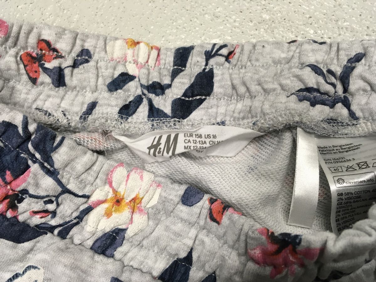 Pantaloni: H&M Mädchen Shorts, Blumenmuster, Gr. 158/164 – Usato da Waltenschwil venduto da MeKo8 1