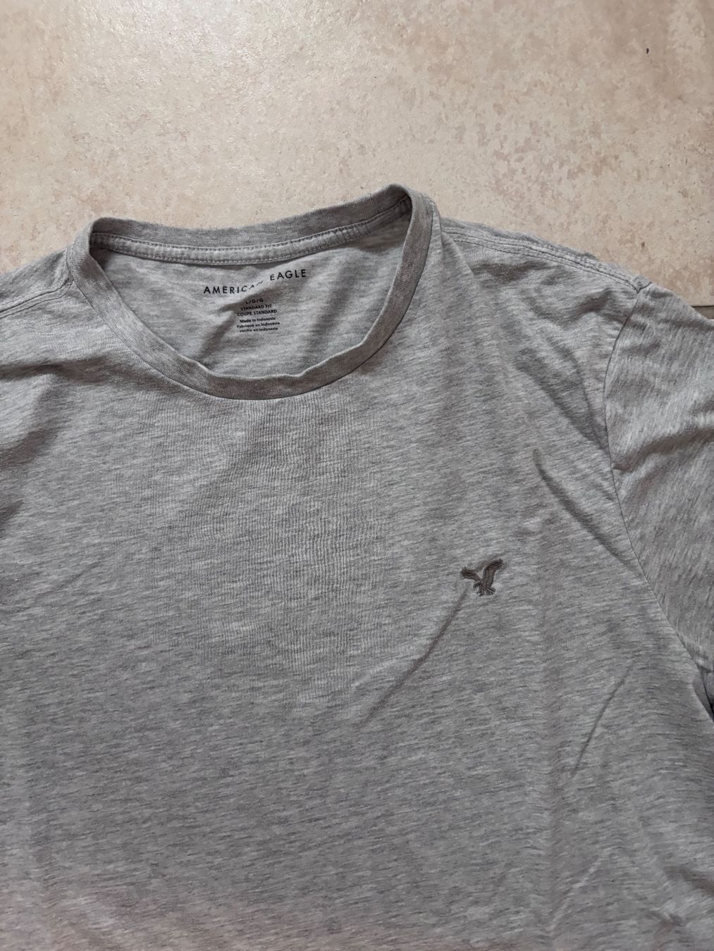 American Eagle T-shirt: T‘Shirt American Eagle L hellgrau – Usato da Balsthal venduto da Uroby 1