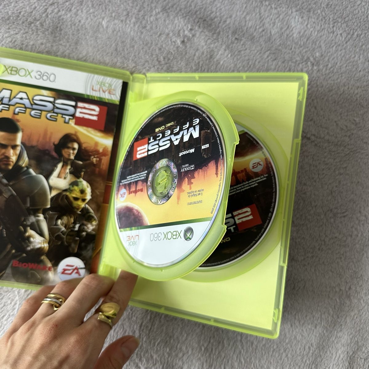 Microsoft Jeux: Mass Effect 2 Xbox 360 2 Discs – Neuf (Voir description) à Givisiez par dor_xb9k 2