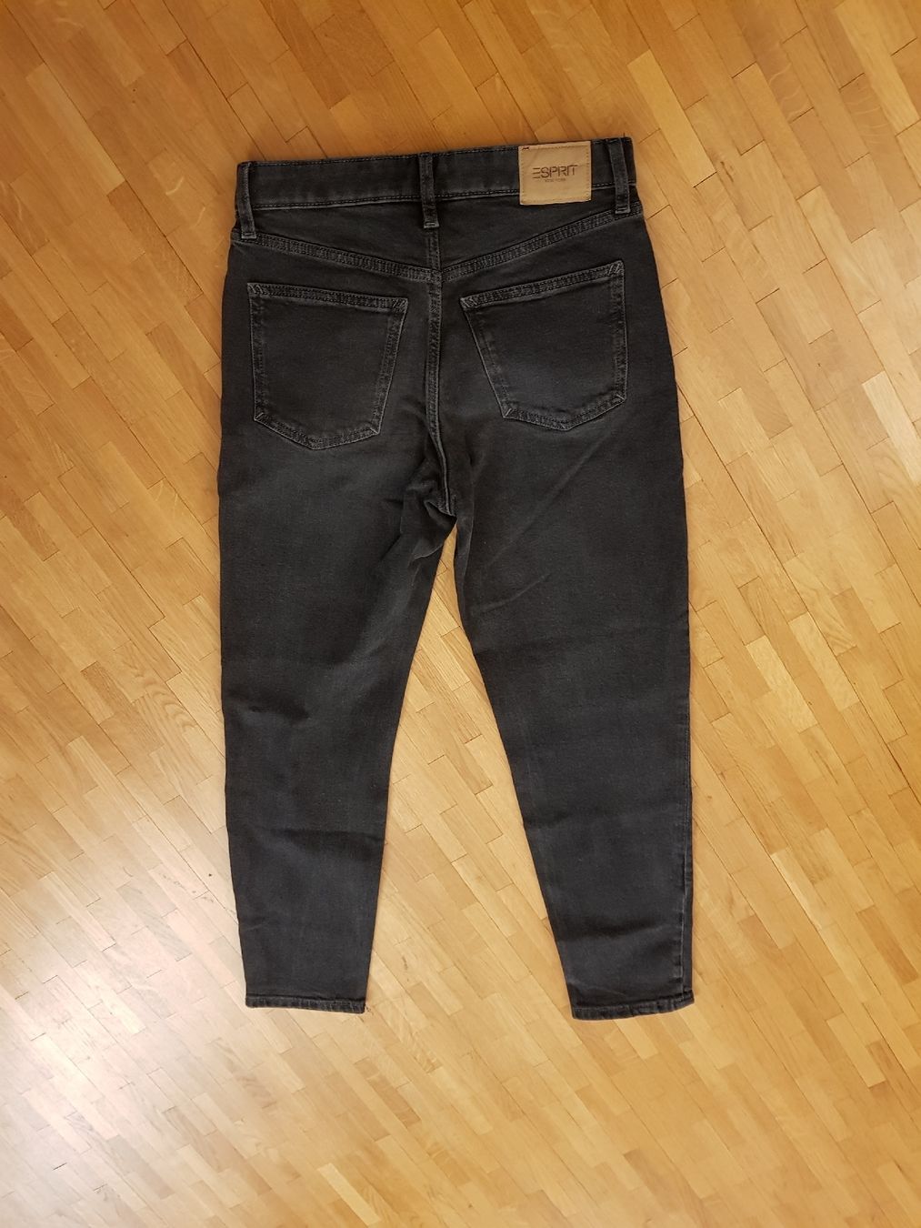 Esprit Jeans: Jean Mom Esprit gris, taille 27/28 neuf – Nuovo (secondo la descrizione) da Veyrier venduto da sosozizou 2