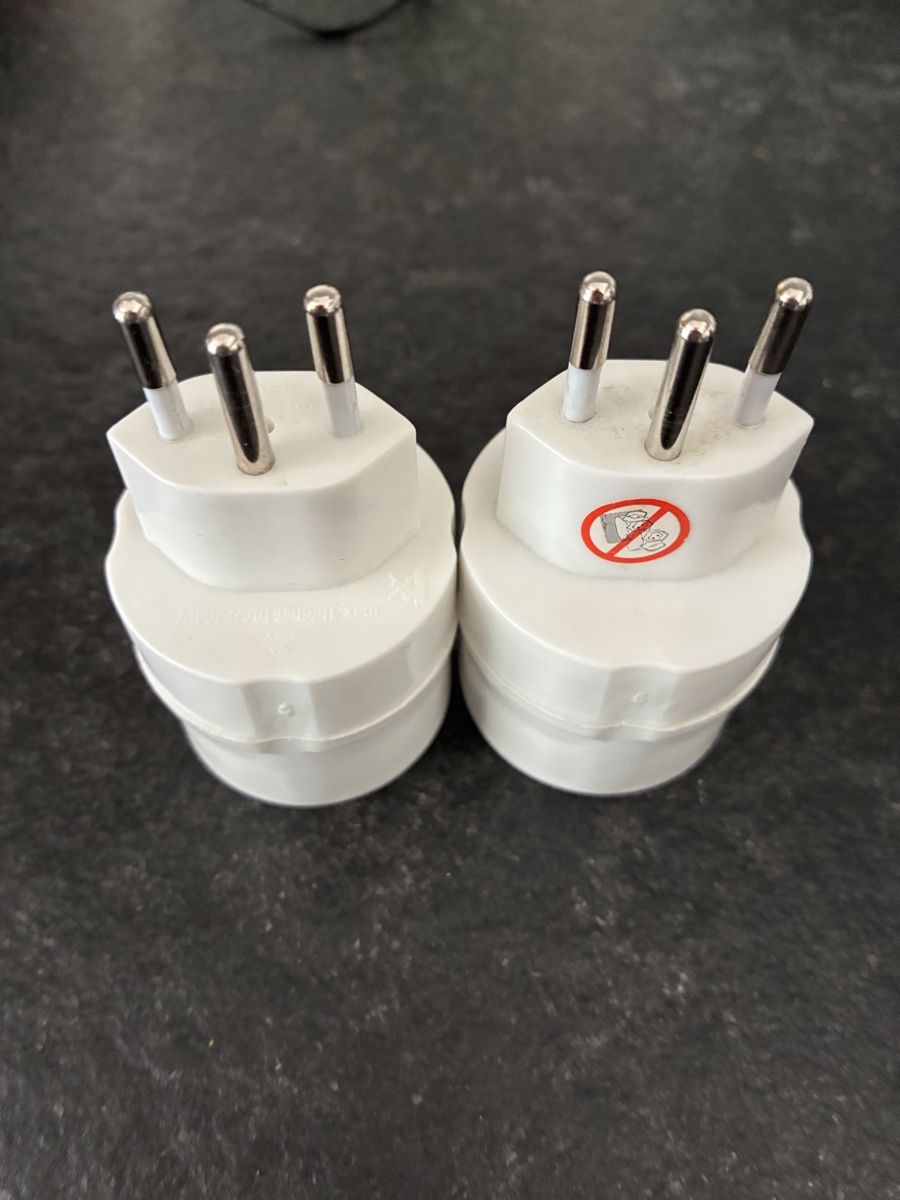 Laufwerke & Adapter: Zwei Adapter EU - CH  – Gebraucht aus Saland von Francyherrera
