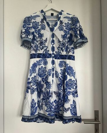 WEISS-BLAUES SOMMERKLEID UNGETRAGEN GRÖSSE S