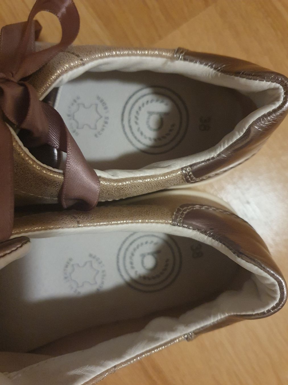Scarpe da donna: neue Sneaker von Bugatti – Nuovo e nell'imballaggio originale da St. Gallen venduto da 1811123 4
