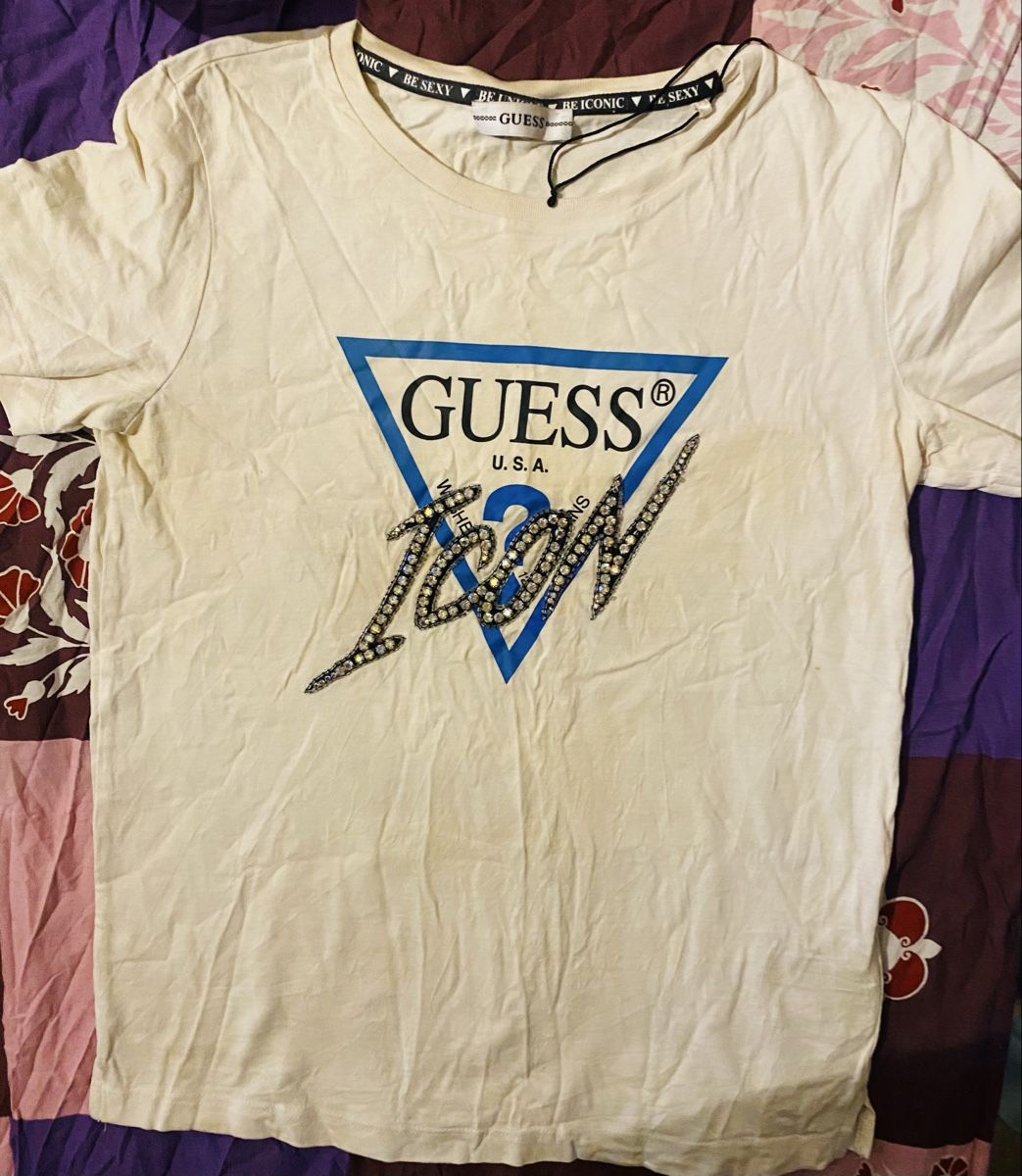 T-shirt: T-shirt noir GUESS taille S avec strass – Usato da Préverenges venduto da cha_jrn9 2
