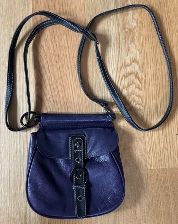 Kleine Umhängetasche von Hamled Hamburg, violett