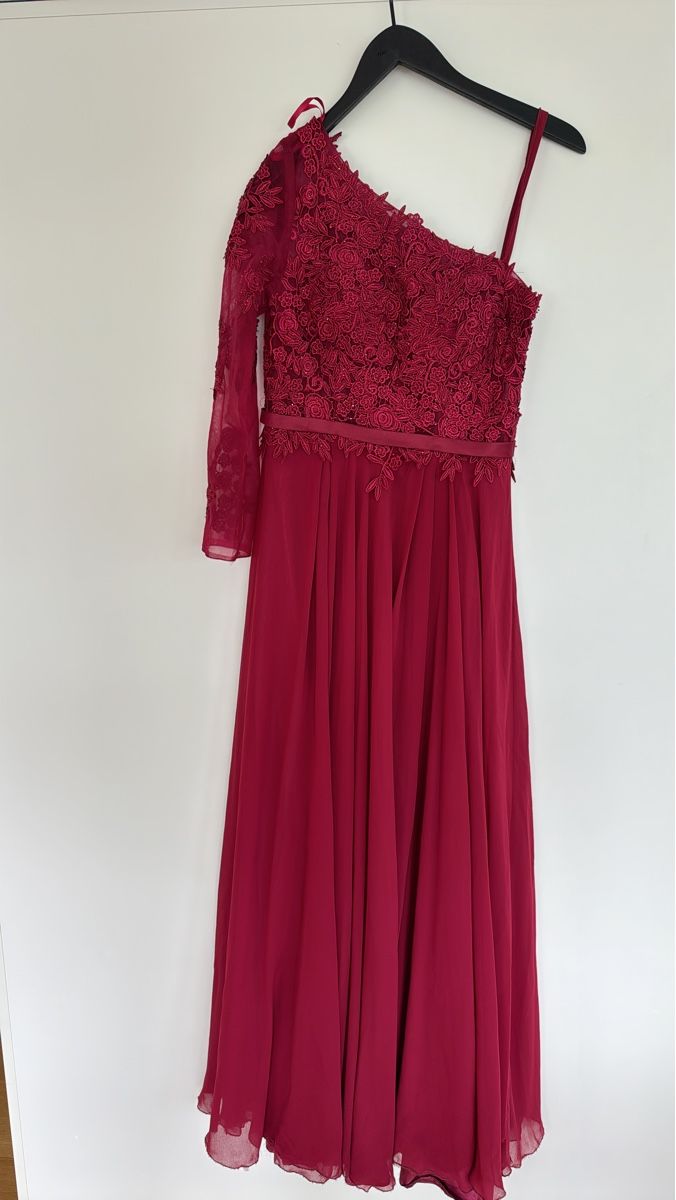 Kleider: Bordeauxrotes Kleid mit Spitze – Gebraucht aus Sursee von Alyel