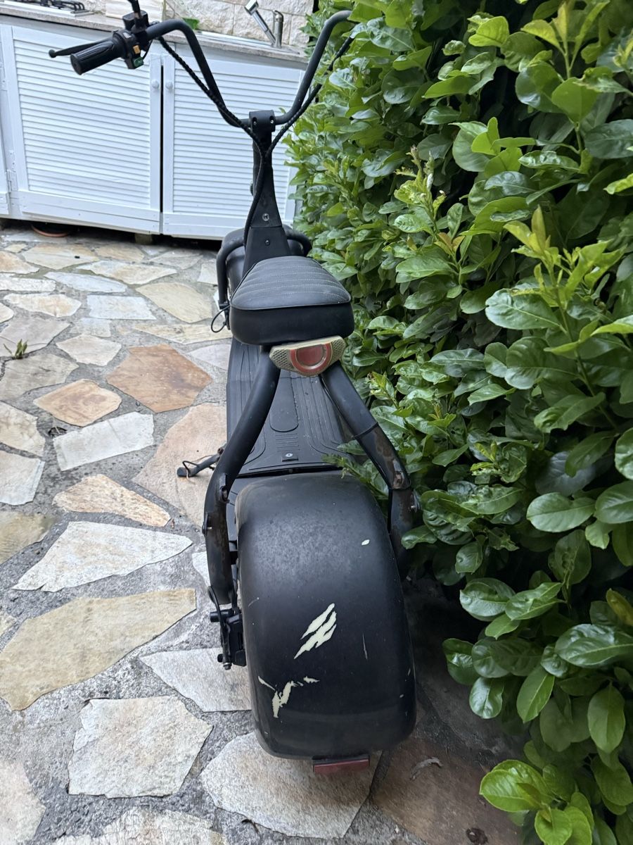 Scooters: E-Scooter Cruiser schwarz  – Défectueux à Reinach BL par team8596