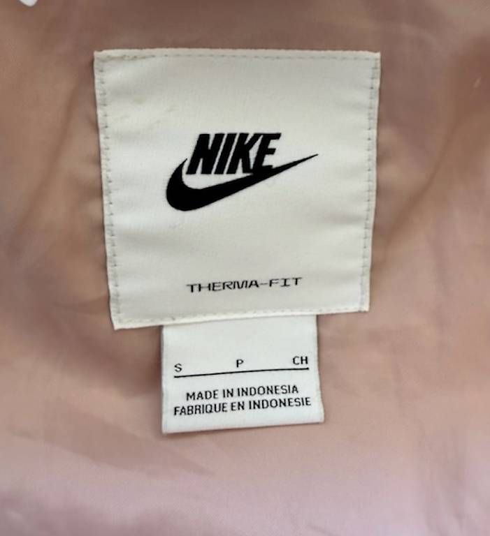 Nike Jacken: Nike Steppjacke Hellrosa mit Kapuze  gebraucht – Gebraucht aus Weinfelden von suzanaa.9 3