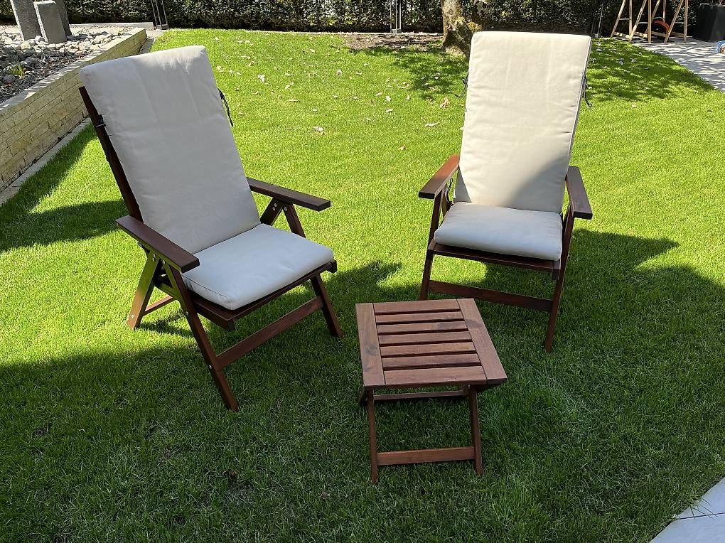 Set di tavolo e panche: Gartenstühle und Tischlein/Hocker – Usato da Langnau am Albis venduto da SVX01
