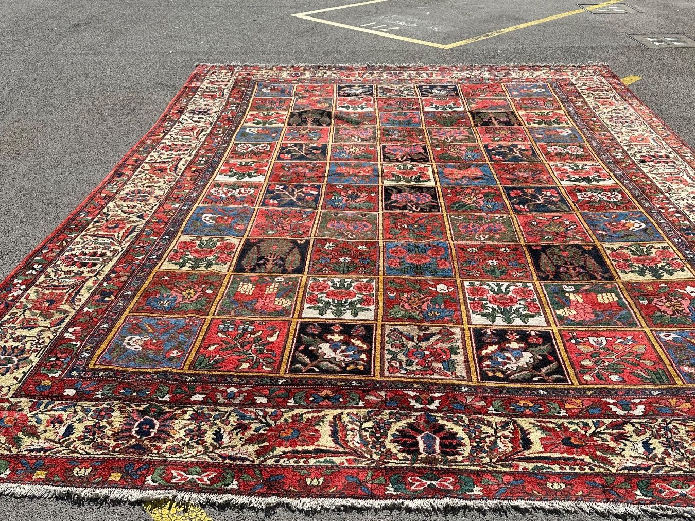 Tappeti: Antiker Teppich 360 X 490cm – Difettoso da Zürich venduto da Nbea 1