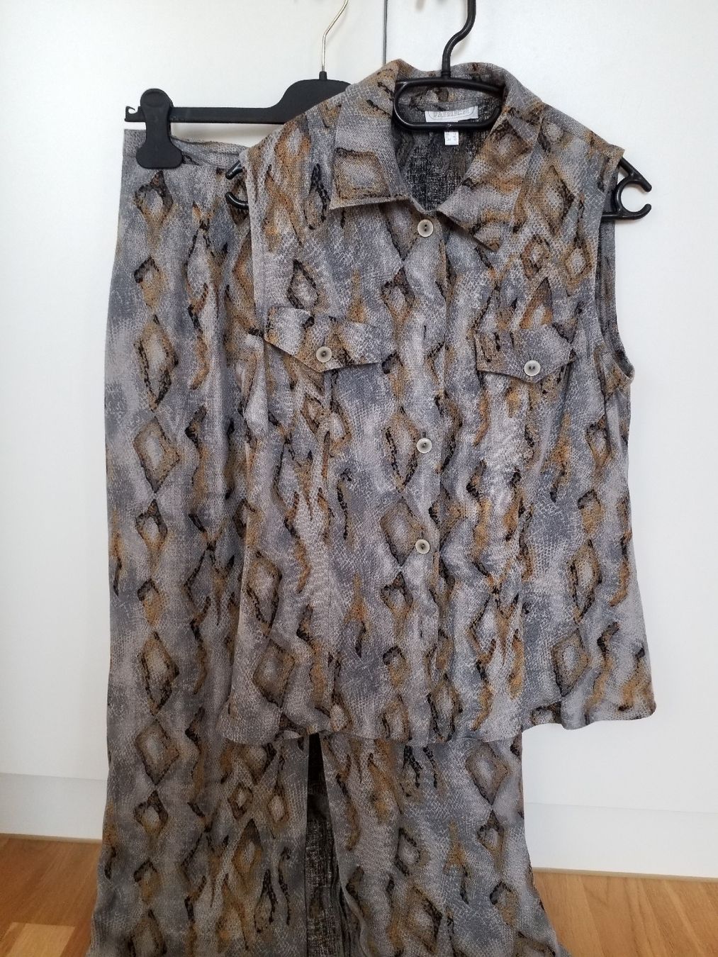 Lotti di vestiti: Set Skirt+Top – Usato da Luzern venduto da _Lobster_