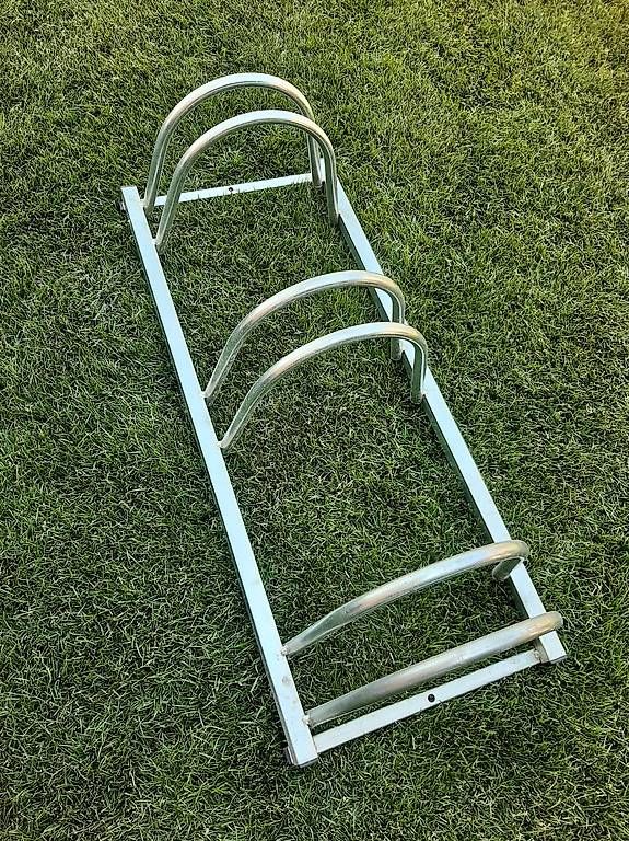 Cavalletti per biciclette: Veloständer für 3 Velos – Usato da Widnau venduto da ravi219 1