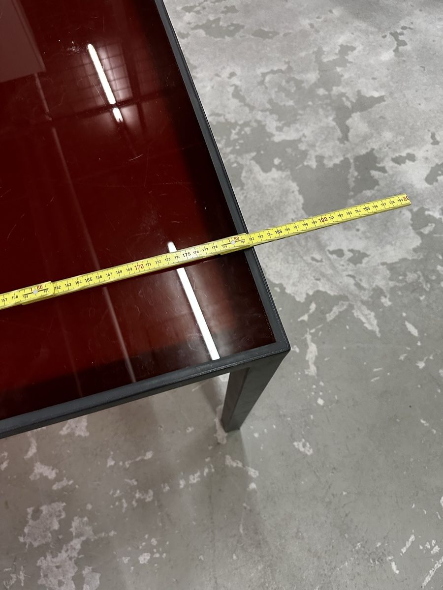 Tavoli: Tisch / Gartentisch mit rotem Glas – Usato da Chur venduto da Sim7000 5