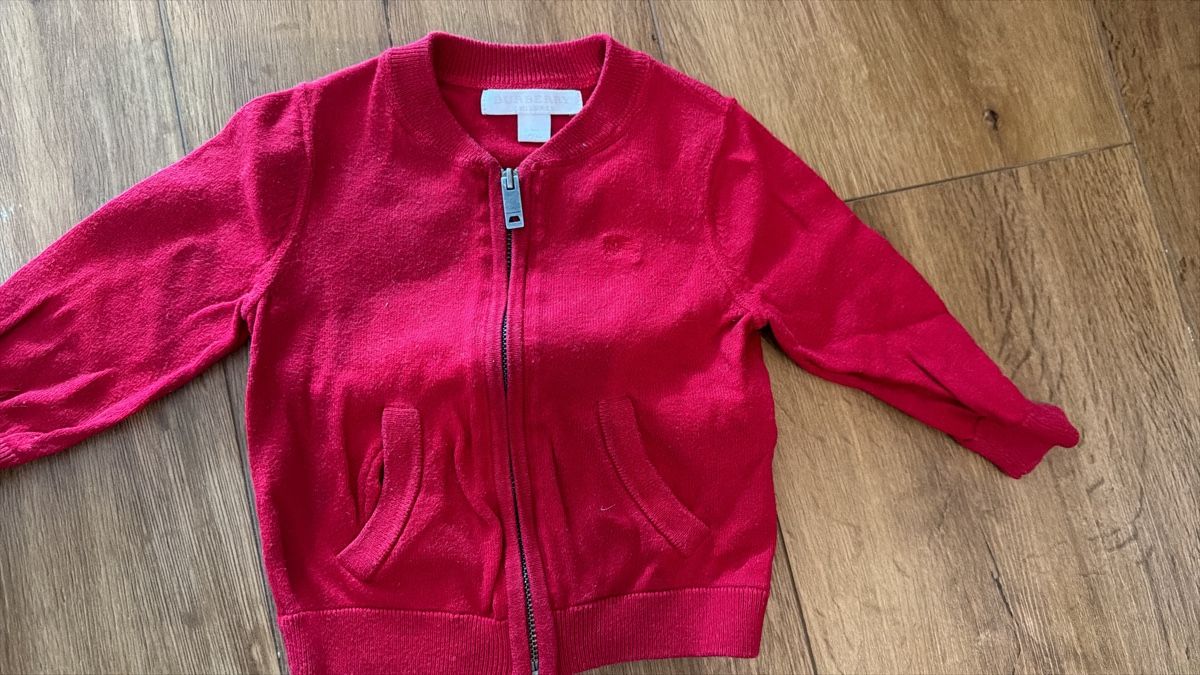 Burberry Vestes & Manteaux: Burberry Strickjacke - 6 Monate  – D'occasion à Rothenthurm par LaThie