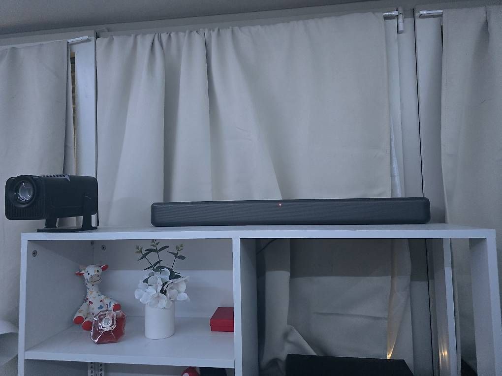 Home Cinema: Rétroprojecteur et sa barre de son  – Usato da Geneve venduto da Morgane_manto 2