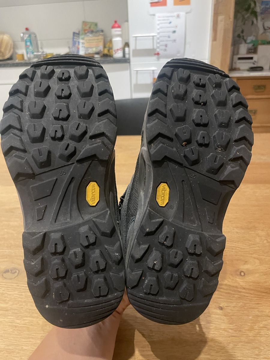 Lowa Schuhe für Jungen: Lowa Wanderschuhe gr.35 – Gebraucht aus Recherswil von grafics 5