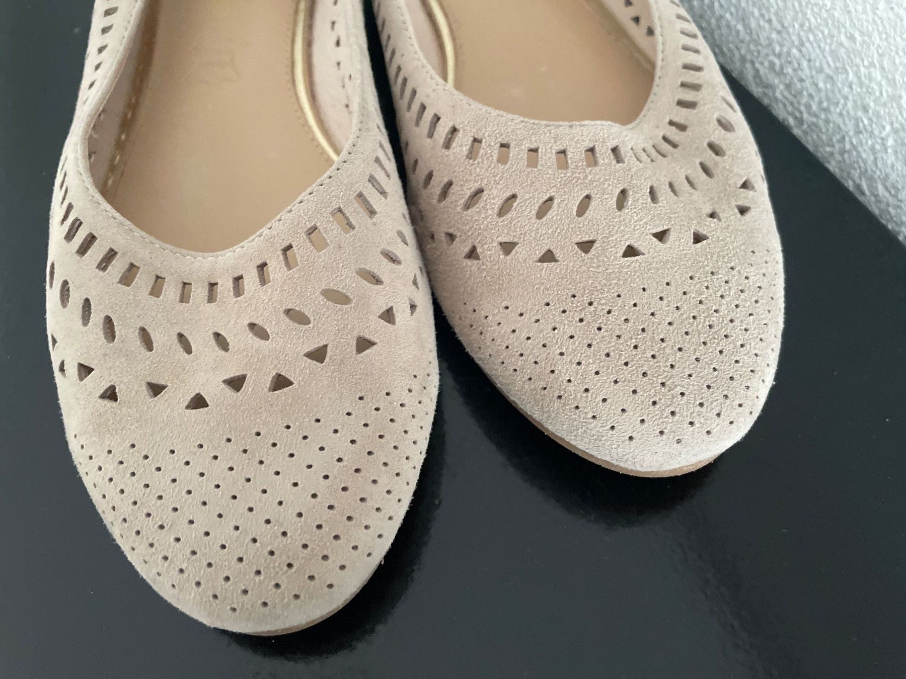 Scarpe da donna: Ballerinas Wildleder beige Gr. 40 – Usato da Ennetbaden venduto da Julia555 4