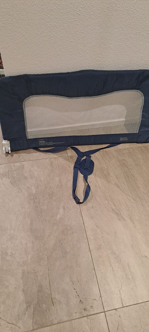 Parcs & barrières de sécurité: Absperrgitter für  Bett – D'occasion à Ellikon a d Thur par eme_wyw7