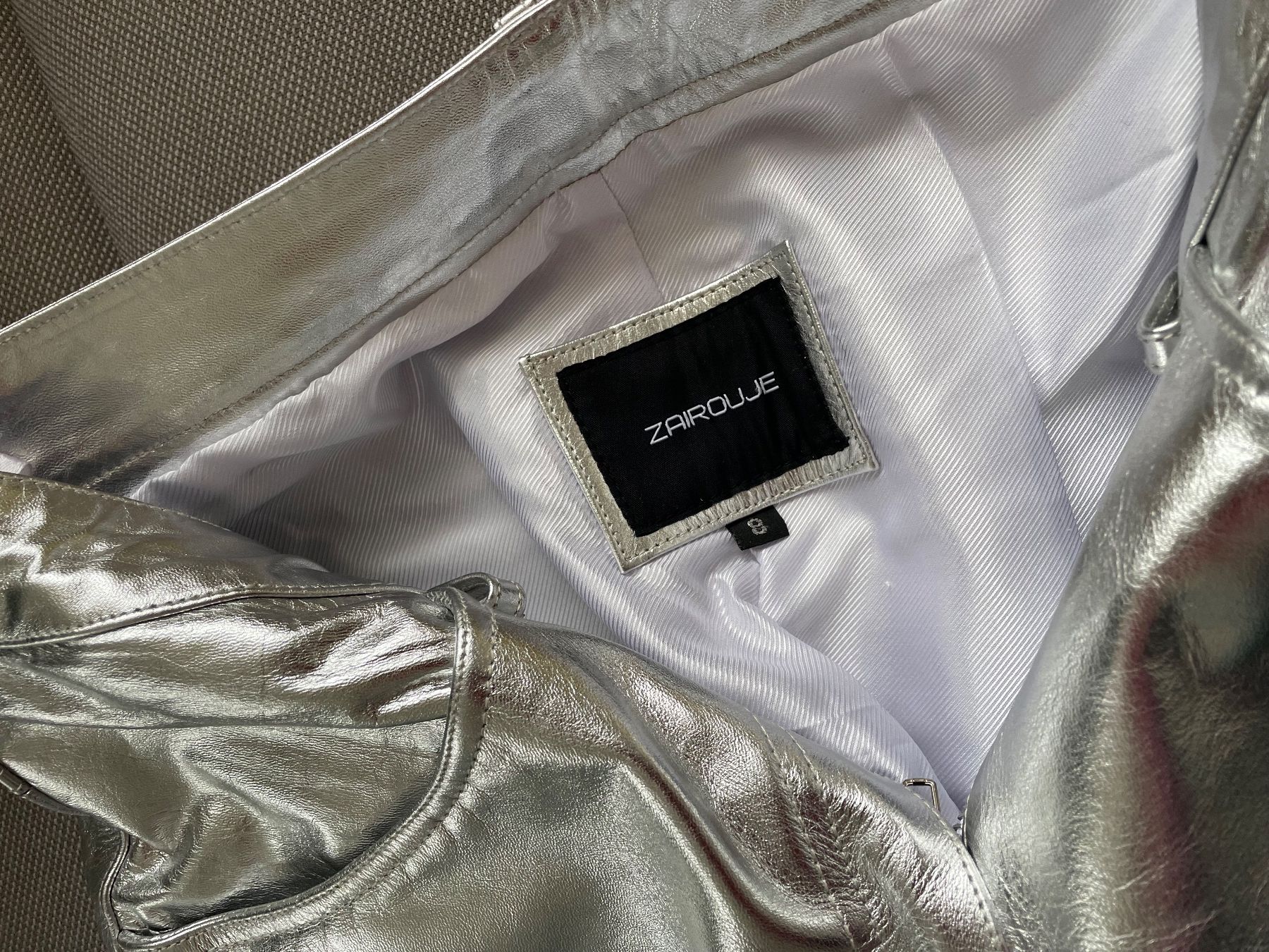 Pantaloni: Coole silberne Lederhose 36/38 – Usato da Huttwil venduto da heinzdaniel63 2