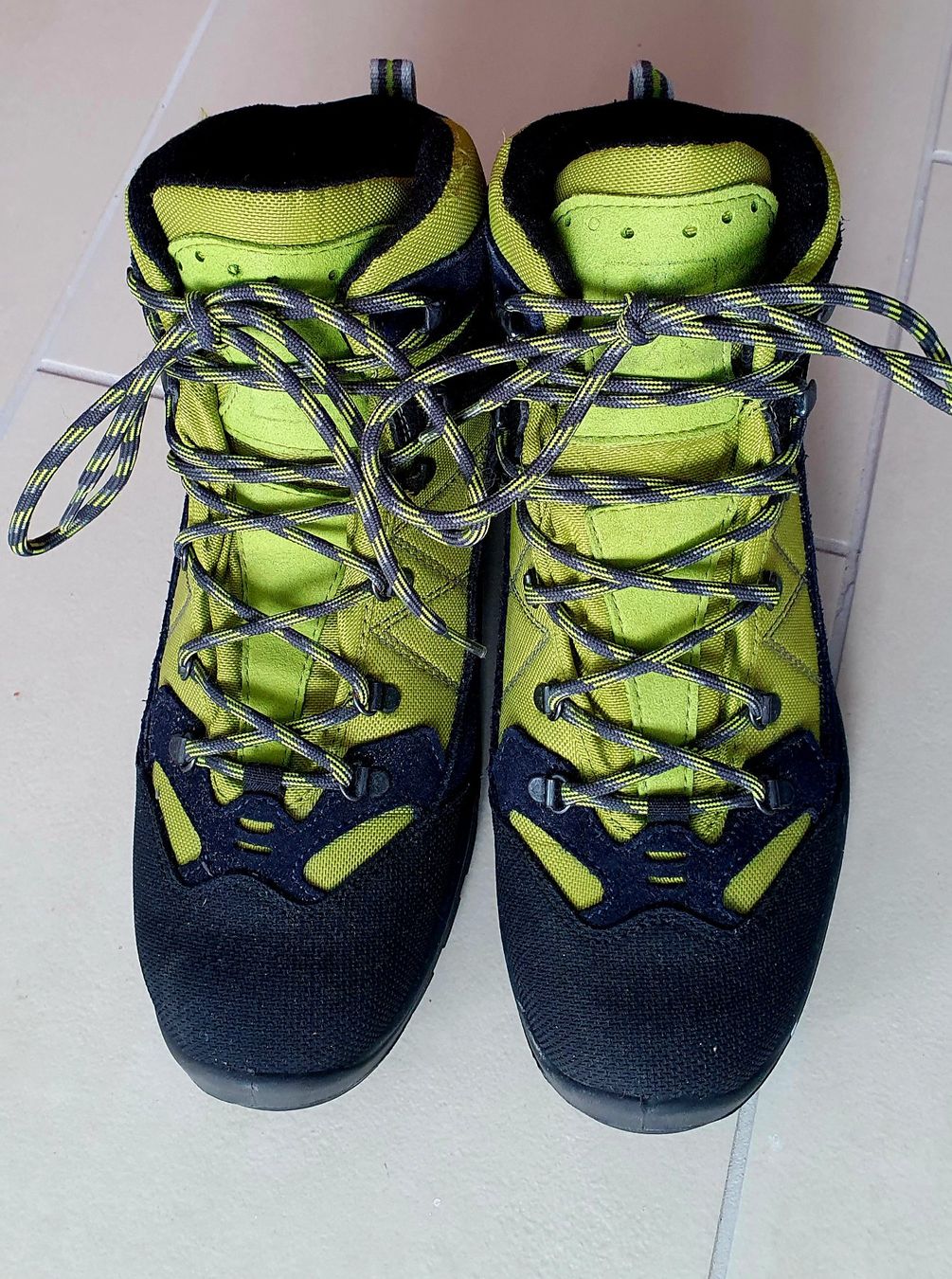 Scarpe da uomo: Wanderschuhen, Gr. 38, eher klein – Usato da Zürich venduto da Loubol 2