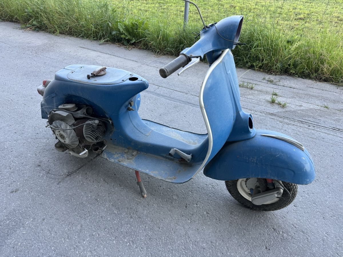 Piaggio Strasse: Vespa 125cc Oldtimer: Projektteile und Bastlermaterial – Defekt aus Kriessern von Baggerbueb