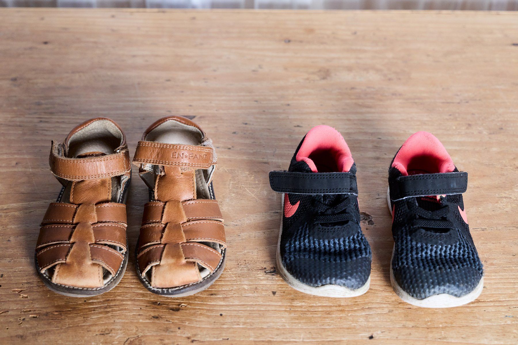 Scarpe per ragazzi: Hübsches Schuhpaket Gr. 25 – Usato da Ennetbürgen venduto da JWBT 1