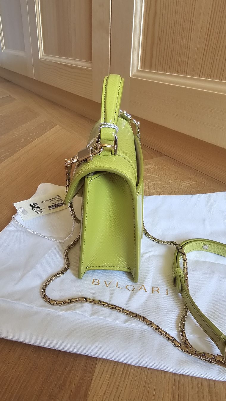 Bulgari Taschen für Damen: Bvlgari Serpenti Forever Small Top Handle Bag – Neu und originalverpackt aus Hünenberg von mar_vqb7 2