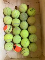 21 Tennisbälle / 21 balles de tennis