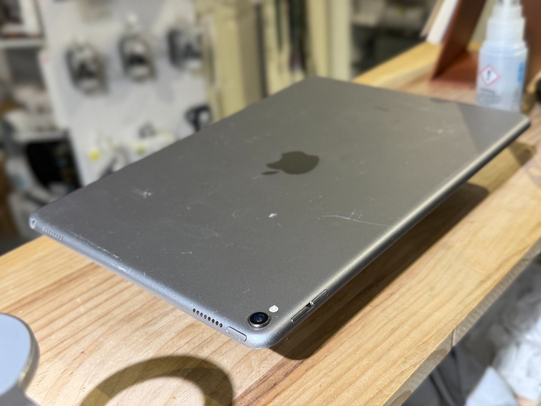 Apple Covers & Borse: iPad Pro 10.5 (A1701) Complete Chassis + Grey Battery – Usato da Morges venduto da DA-repa 2