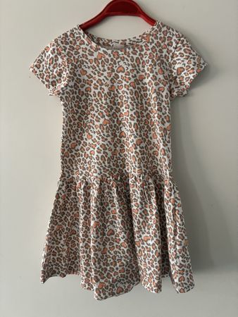 Schönes Kleid Gr. 128, Neu