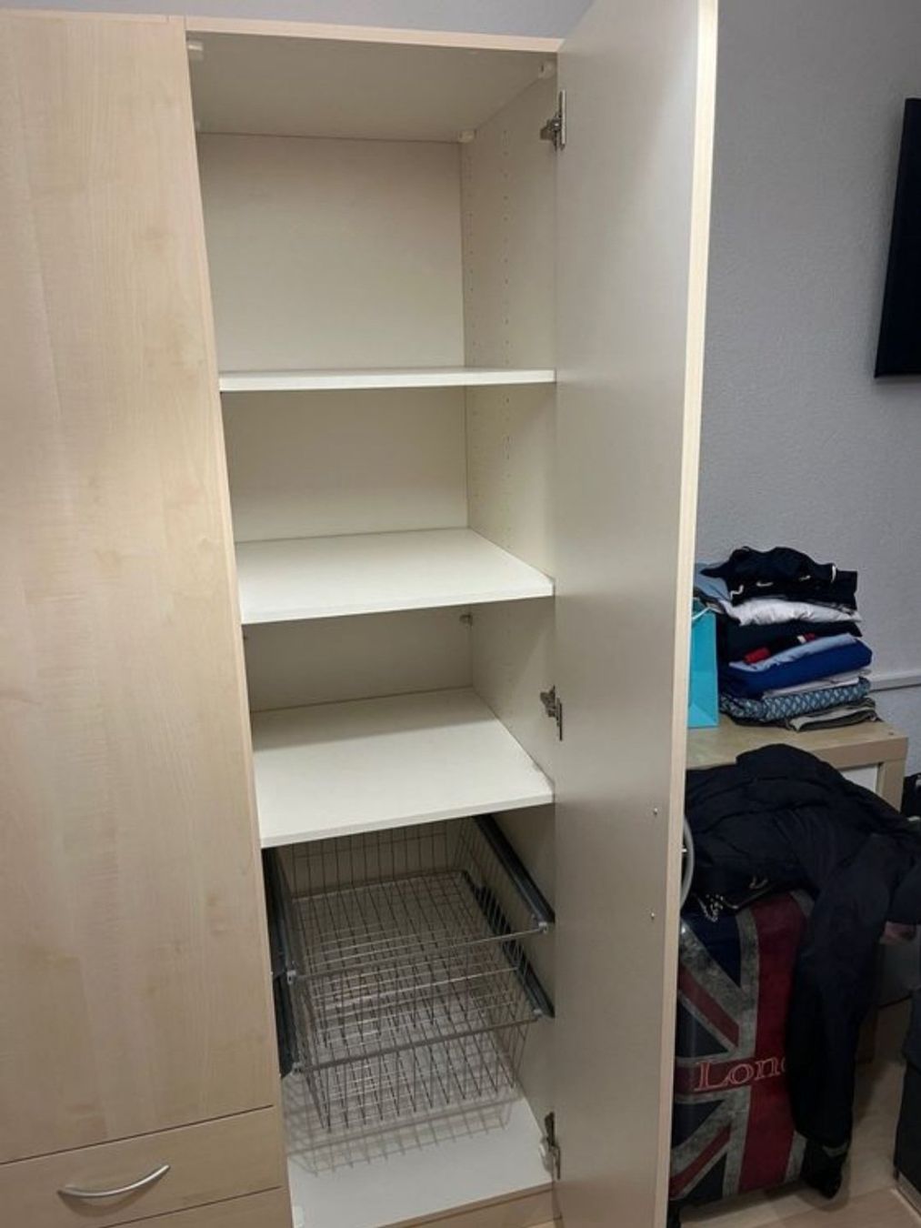 Schränke: Kleiderschrank – Gebraucht aus Dietikon von Funk_Electro 1