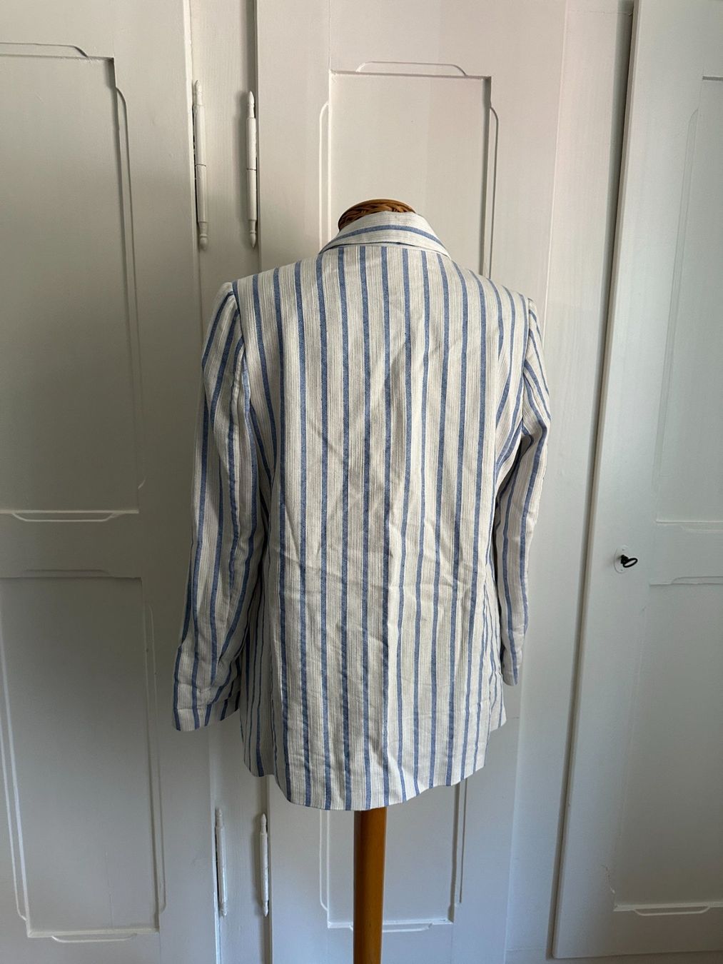 H&M Vestes: Blazer hellblau-weiss gestreift 40 – D'occasion à Zürich par Diazaio 2