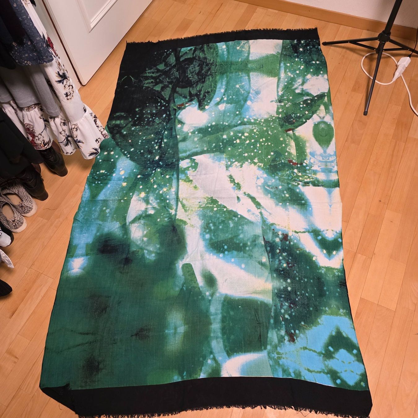 Foulard & Sciarpe: Edler Frühlingsschal von Florestas, Lisboa – Usato da Wald ZH venduto da CapLux 4