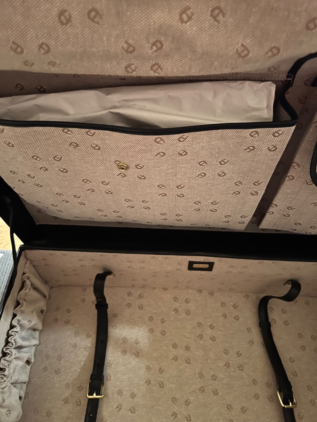 Reisekoffer: Reisekoffer Aigner neu – Neu (gemäss Beschreibung) aus Bäch SZ von Pitstopp 7