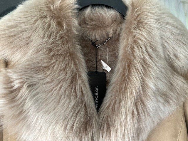 Windsor Cappotti: Windsor Lammfellmantel Gr.38  NEU 120 cm. Lang – Nuovo e nell'imballaggio originale da St. Gallen venduto da xaver66 2