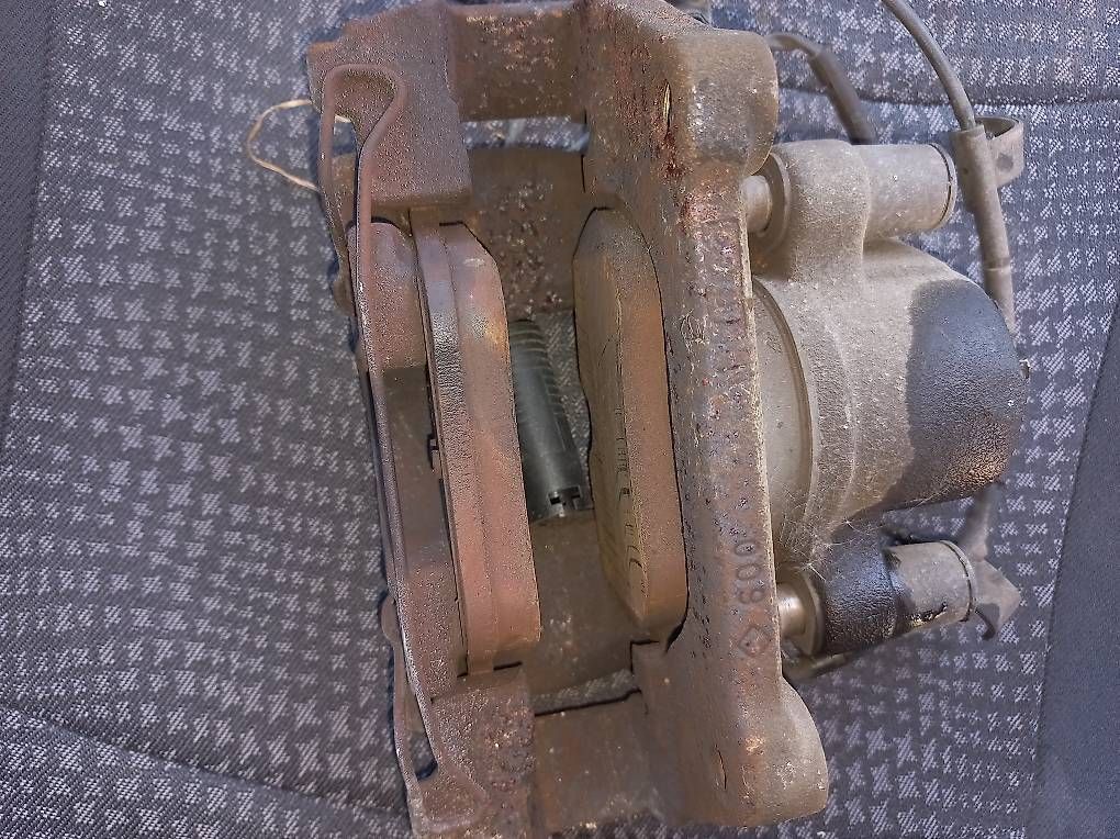 Tutti pezzi di ricambio auto: Bremskaliper, Bremssattel BMW, Mini Cooper vorne links – Usato da Egolzwil venduto da nag_g6sx