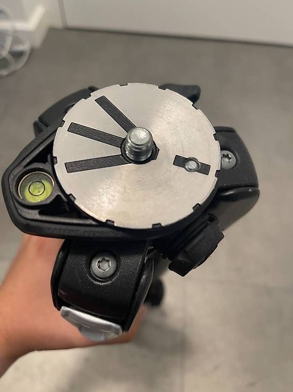 Manfrotto Treppiedi & Teste: Manfrotto MT055CXPRO4 Carbon Stativ, 4 Segmente – Usato da Zürich venduto da gou_m6hp 3