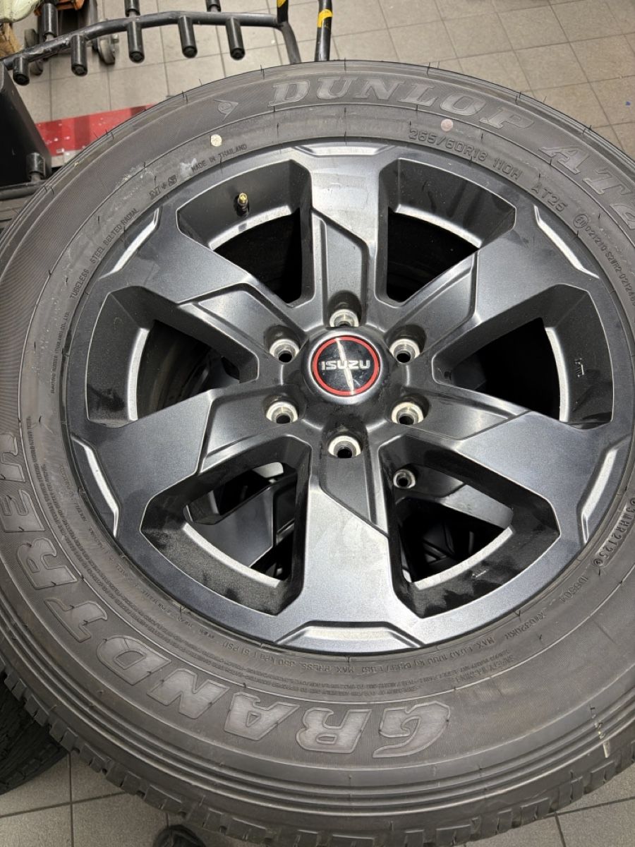 Isuzu Pneus & Roues: Kompletträder ISUZU DMAX – Neuf avec emballage d'origine à Wollerau par fin_rrs
