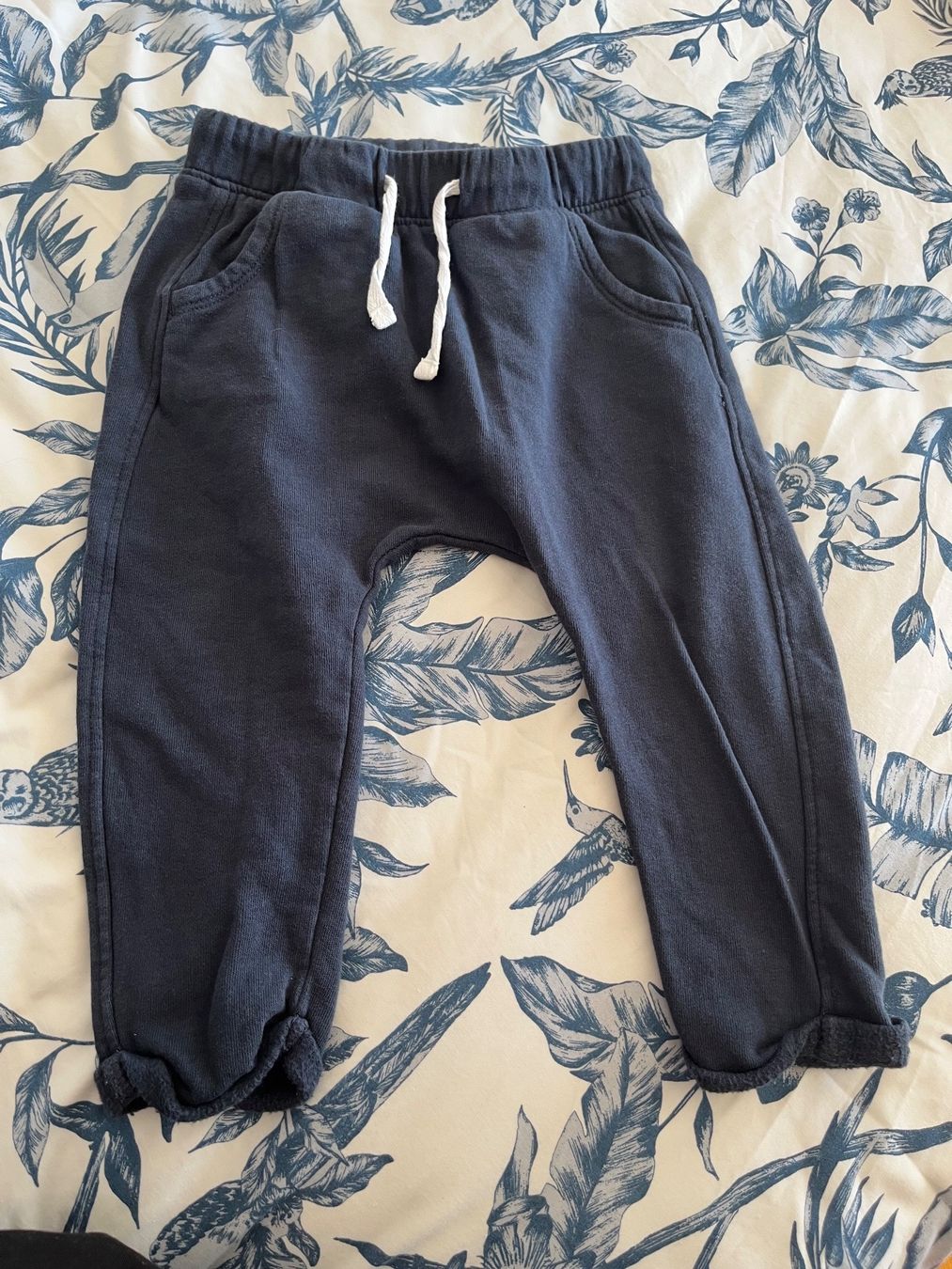 Pantaloni: marineblaue Jogginghose, Größe 86 – Usato da Umiken venduto da deb_57xk