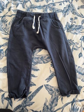 marineblaue Jogginghose, Größe 86