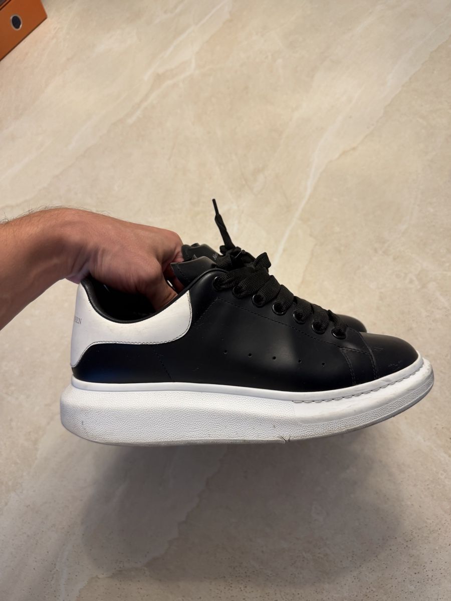 Alexander Mcqueen Scarpe da uomo: Alexander McQueen Sneaker Oversized Schwarz Weiss Gr 41.5 – Usato da Uster venduto da are_rts9 2