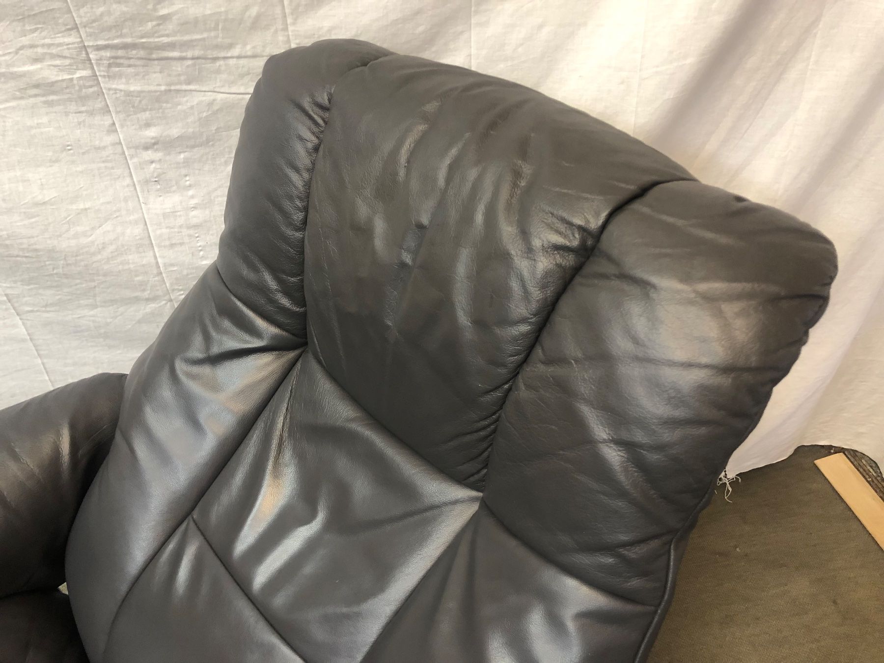 Stressless Sessel: Stressless plus Hocker in Leder grau – Gebraucht aus Brunnen von Allerwaren 7