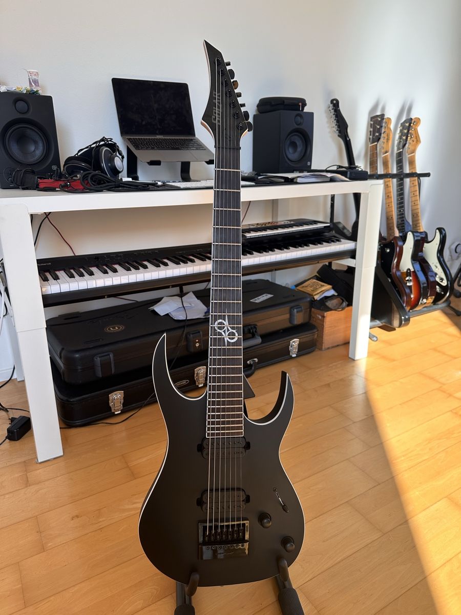 Strumenti musicali: Solar 7C+ Carbon Black Matte (7-String) / Evertune – Nuovo (secondo la descrizione) da Bolligen venduto da Jamback